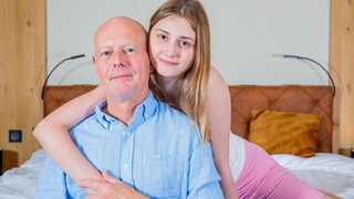 Смотри Grandpa Richard Rogers Meets Teen Funky Town - лучшее порно на YOUPORN.ZONE