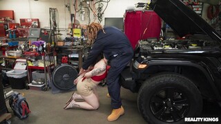 Смотри Bubble Butt Girl Gets Pierced - лучшее порно на YOUPORN.ZONE