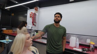 Смотри Sarah Shapse and Gigi Strips in Tattoo Shop Threesome - лучшее порно на YOUPORN.ZONE