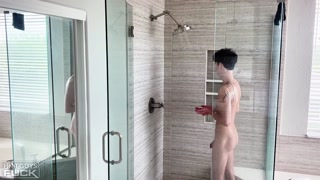 Смотри Sienna Harper Gives Freshman Eric Trooper a Missionary Creampie! - лучшее порно на YOUPORN.ZONE