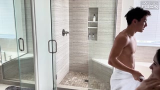 Смотри Leslie Monroe Rides Mason Akana's Cock in Missionary! - лучшее порно на YOUPORN.ZONE
