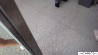 Смотри Cowgirl in Public - LittleCaprice's POV Fucking - лучшее порно на YOUPORN.ZONE