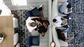 Смотри Shay Sights Gets a Big Gangbang - лучшее порно на YOUPORN.ZONE