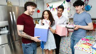 Nick's Birthday Anal Bash with Nade - бесплатное секс видео YOUPORN.ZONE