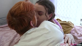 Смотри Anal and Face Sitting with Hannah and Sylvia - лучшее порно на YOUPORN.ZONE