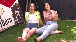 Смотри Behind the Scenes: Ivana Liquor & Felicity's Sexy Side - лучшее порно на YOUPORN.ZONE