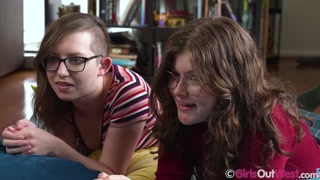 Смотри Amelia & Maple: Glasses and Good Vibes - лучшее порно на YOUPORN.ZONE