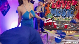 Смотри Big Tits and Cock at Graduation Gone Wild - лучшее порно на YOUPORN.ZONE