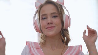 Смотри Teen Nicole's First Big Cock Experience - лучшее порно на YOUPORN.ZONE