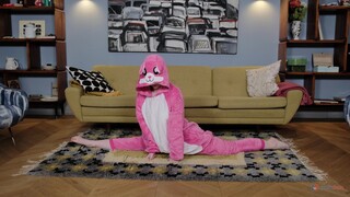 Смотри  Sweetie Plum's Blue Eyes Get Fucked  - лучшее порно на YOUPORN.ZONE