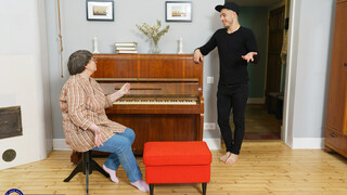 Смотри Big Ass Granny Sharon Amore's Home Sex with Willy Regal - лучшее порно на YOUPORN.ZONE