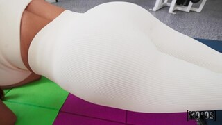 Смотри Raina Rae's Blowjob Practice - лучшее порно на YOUPORN.ZONE