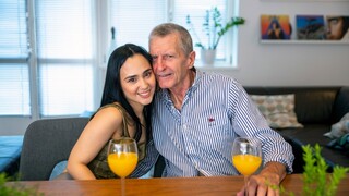 Смотри Tattooed Girl Kisses - лучшее порно на YOUPORN.ZONE