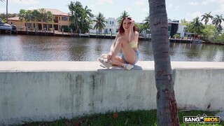 Смотри Scarlett Rose Gets Spitroasted & Facial from Ace Bigs - лучшее порно на YOUPORN.ZONE