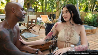  Outdoor Fuck: Charlotte Sins and Don Get Kinky  - бесплатное секс видео YOUPORN.ZONE