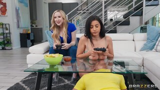 Roxie Sinner Gives Gamer a Blowjob and Cumshot - бесплатное секс видео YOUPORN.ZONE