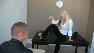 Смотри  School Teacher Davia Ardell's Hidden Fantasy  - лучшее порно на YOUPORN.ZONE
