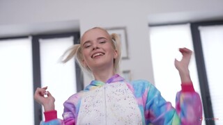 Смотри Young Blonde Loli Pop's First Double Penetration - лучшее порно на YOUPORN.ZONE