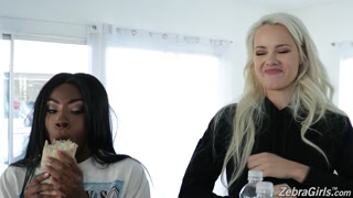 Смотри Three's Company: Elsa Jean, Ana Foxxx, Anne Amari - лучшее порно на YOUPORN.ZONE
