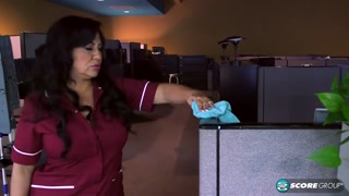 MILF Victoria Versaci Kneels for Office Cock - бесплатное секс видео YOUPORN.ZONE