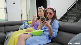 Смотри Face Sitting Stepmom's Revenge - лучшее порно на YOUPORN.ZONE