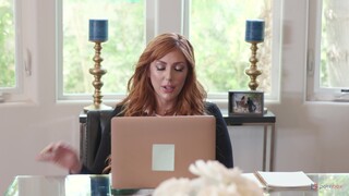 Смотри Redhead MILF Lauren Phillips' Trimmed Pussy Gets Fucked - лучшее порно на YOUPORN.ZONE