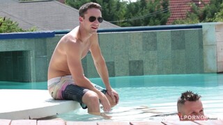 Смотри Deep in the pool, Cindy Loarn gets fucked by two studs - лучшее порно на YOUPORN.ZONE
