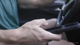 Смотри Miniskirt-Wearing Kyler Quinn Gets Ass Fingering from Driver - лучшее порно на YOUPORN.ZONE