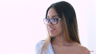 Смотри Tattooed Roxy Lips Gets a Facial - лучшее порно на YOUPORN.ZONE