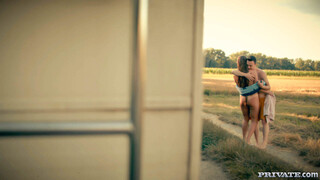 Смотри Nikky Nuttz Fills Kinuski’s Tight Pussy in Nature - лучшее порно на YOUPORN.ZONE