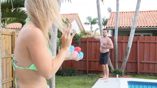 Смотри Medium Titted Addison Lee's Outdoor Fun - лучшее порно на YOUPORN.ZONE