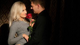 Смотри Night Rose: Blonde Couple 69, Striptease & Fucking - лучшее порно на YOUPORN.ZONE